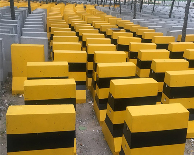 混凝土隔离墩的作用是什么？